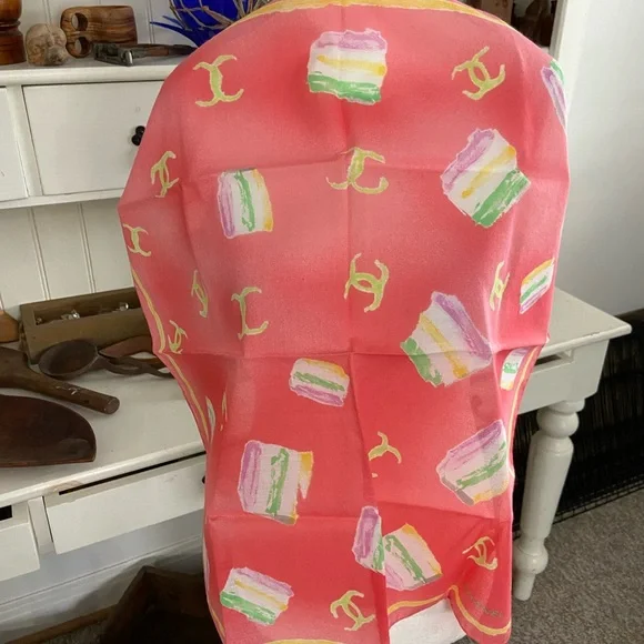 CHANEL - Picture 8 of 10